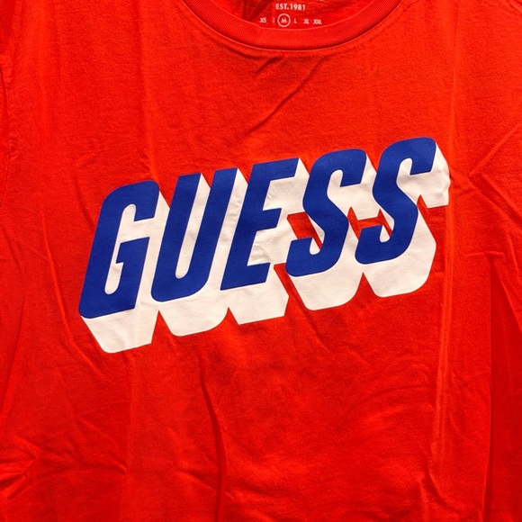 Guess Men's Red T-Shirt - Picture 3 of 4